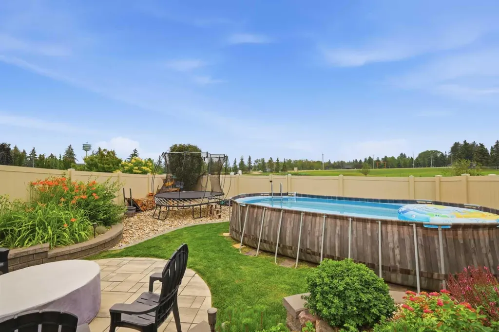 1 Meadow Close Lacombe AB T4L 0J1