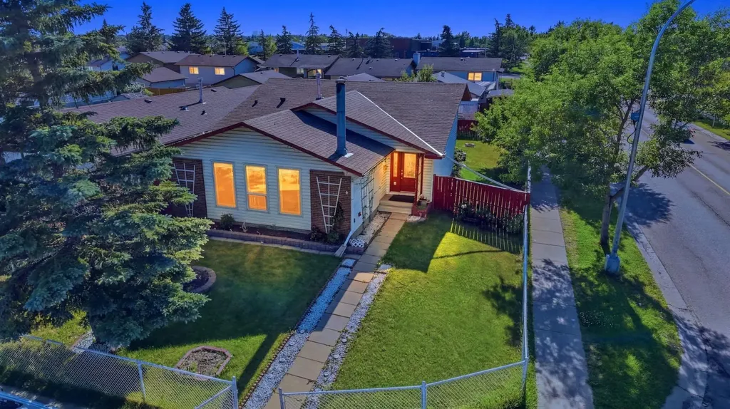 4 Fallswater Road NE Calgary AB T3J1B1