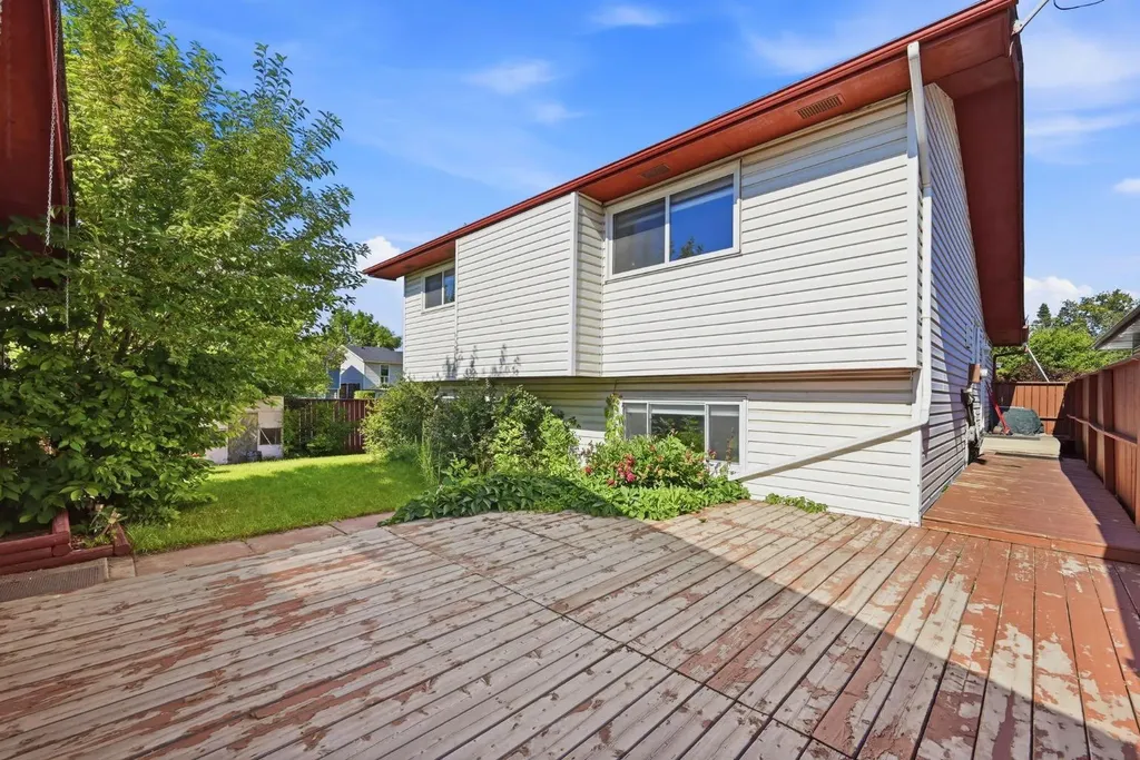 4 Fallswater Road NE Calgary AB T3J1B1