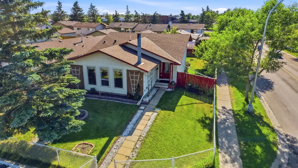 4 Fallswater Road NE Calgary AB T3J1B1