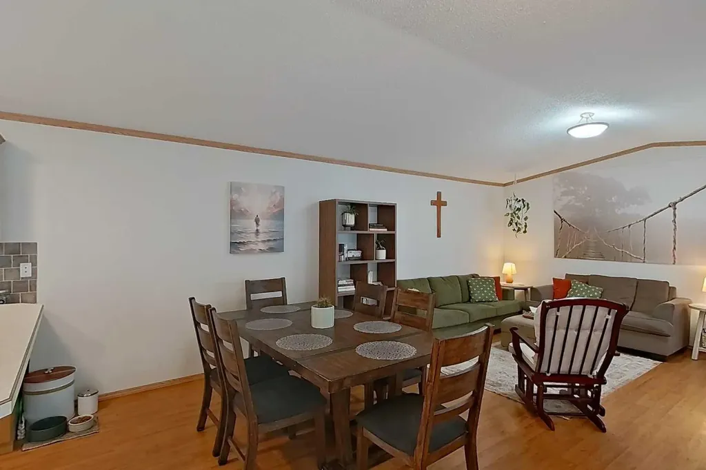 114 10 Street Canyon Creek AB T0G 0M0