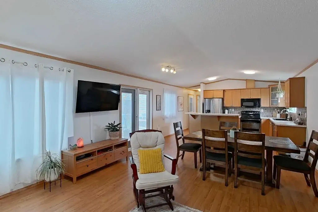 114 10 Street Canyon Creek AB T0G 0M0