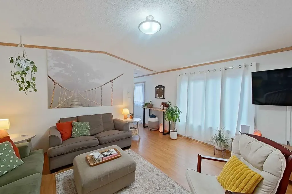 114 10 Street Canyon Creek AB T0G 0M0