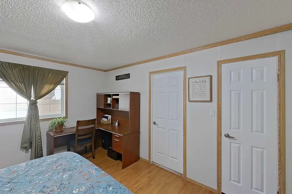 114 10 Street Canyon Creek AB T0G 0M0