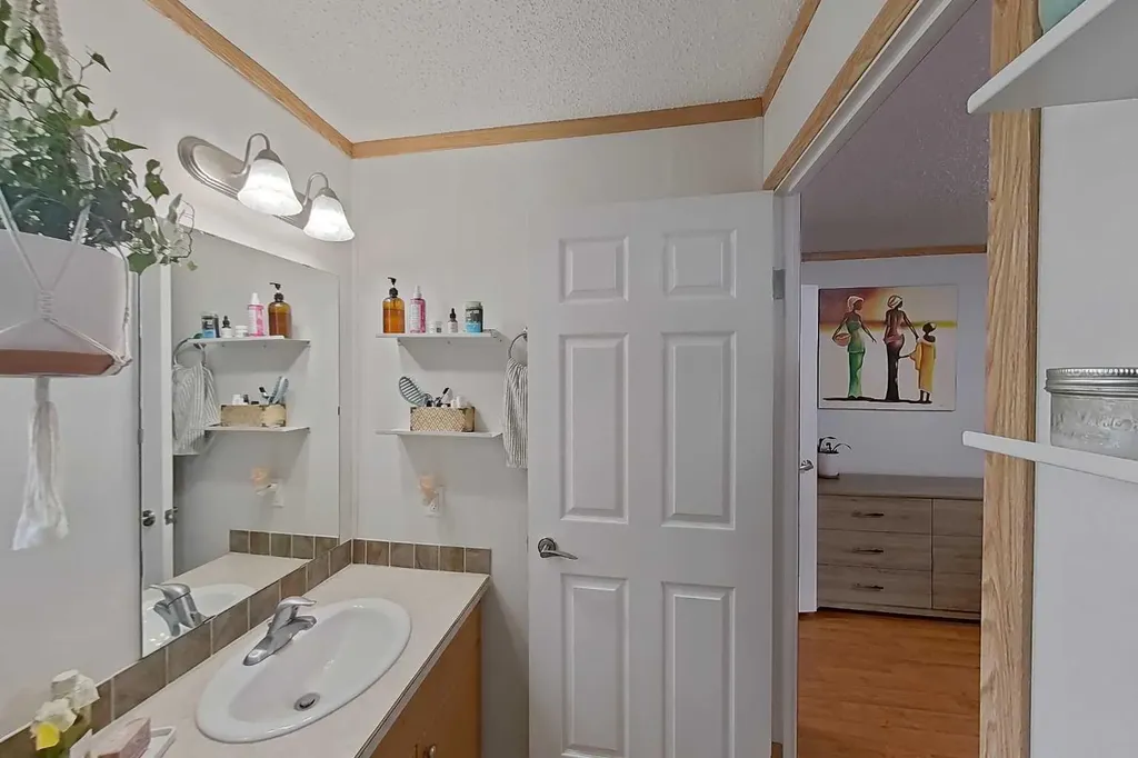 114 10 Street Canyon Creek AB T0G 0M0