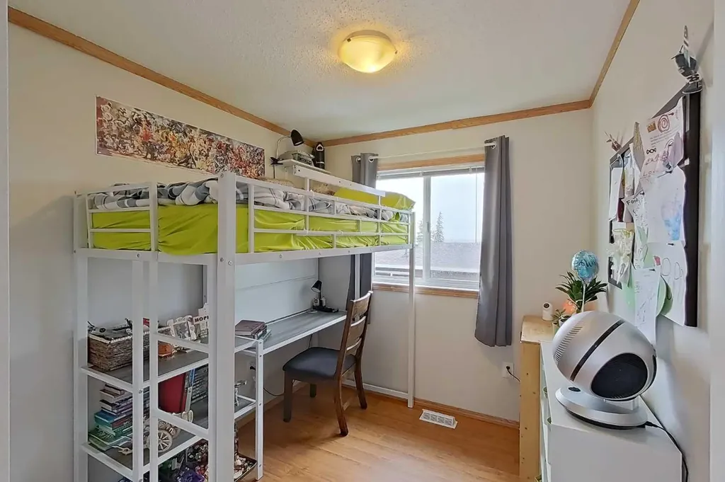 114 10 Street Canyon Creek AB T0G 0M0