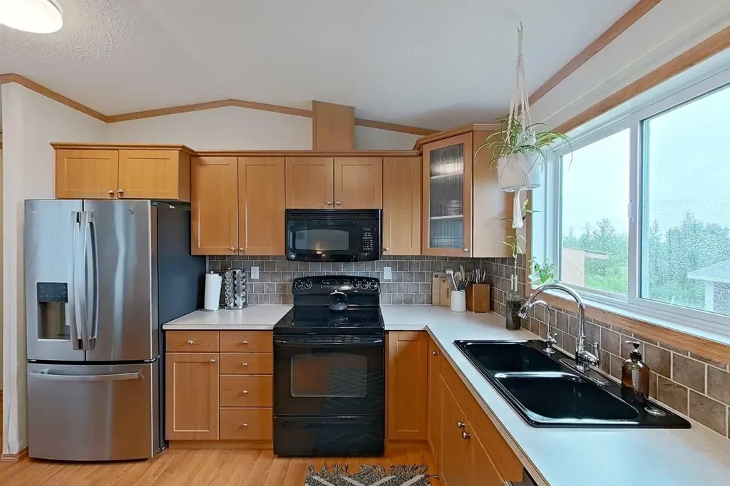 114 10 Street Canyon Creek AB T0G 0M0