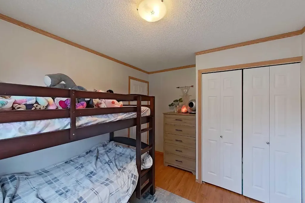 114 10 Street Canyon Creek AB T0G 0M0