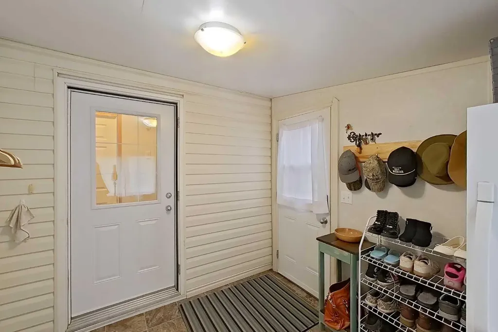 114 10 Street Canyon Creek AB T0G 0M0