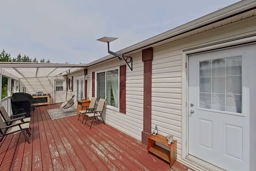 114 10 Street Canyon Creek AB T0G 0M0