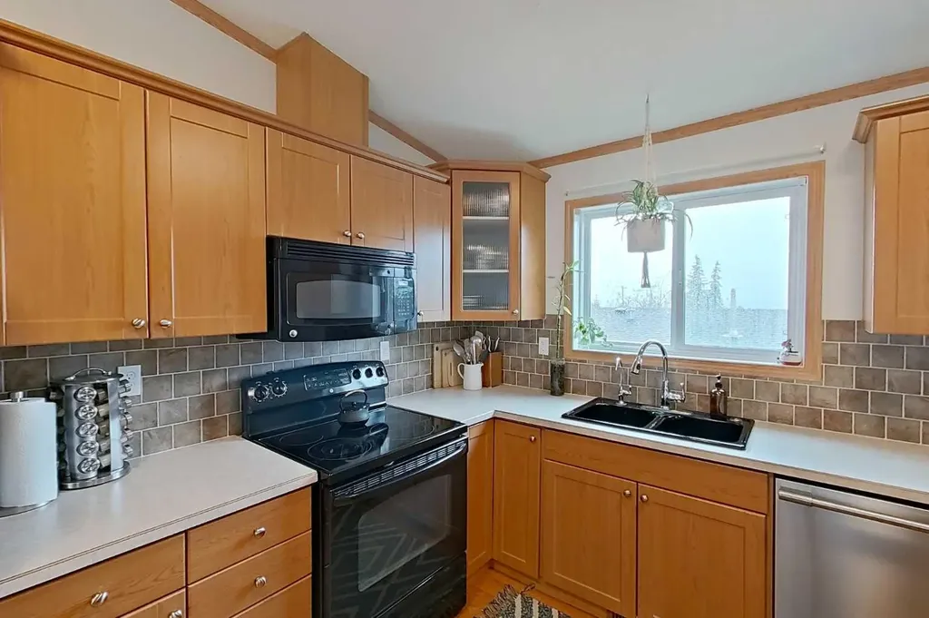 114 10 Street Canyon Creek AB T0G 0M0