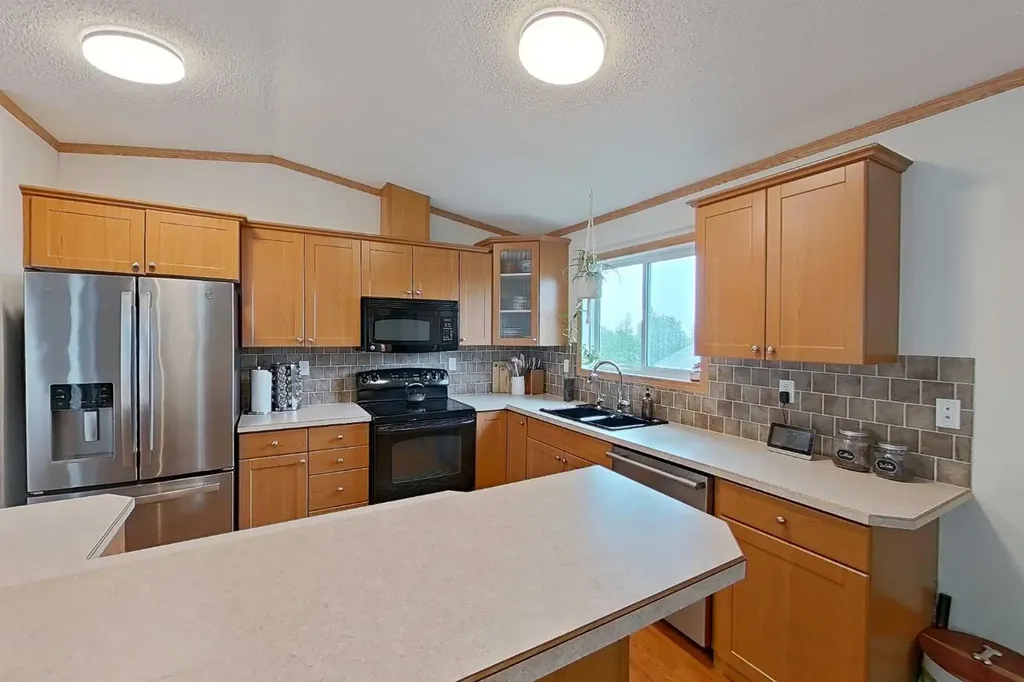 114 10 Street Canyon Creek AB T0G 0M0