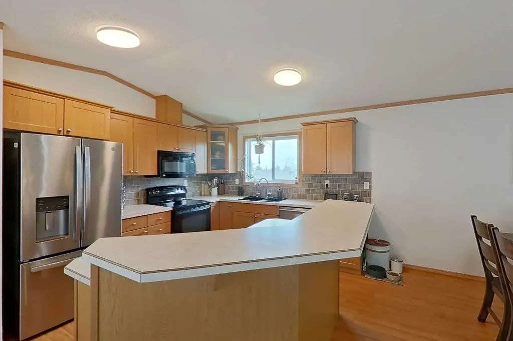 114 10 Street Canyon Creek AB T0G 0M0
