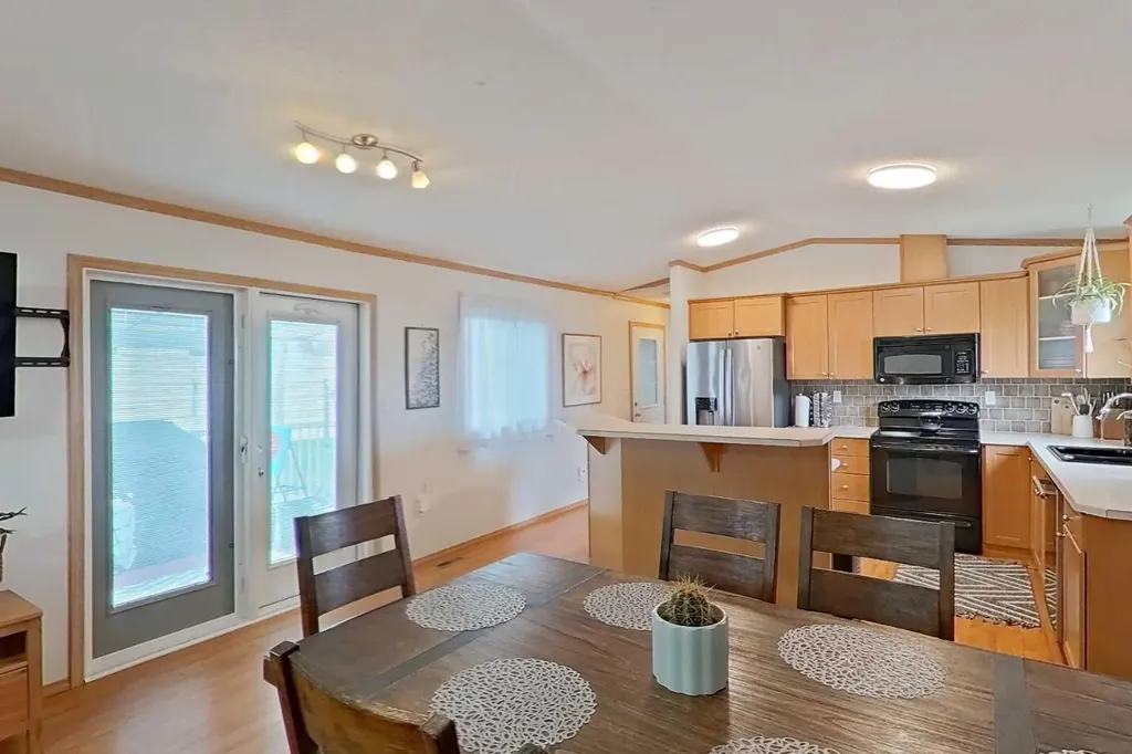 114 10 Street Canyon Creek AB T0G 0M0