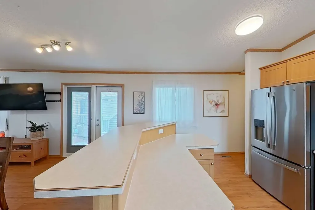 114 10 Street Canyon Creek AB T0G 0M0