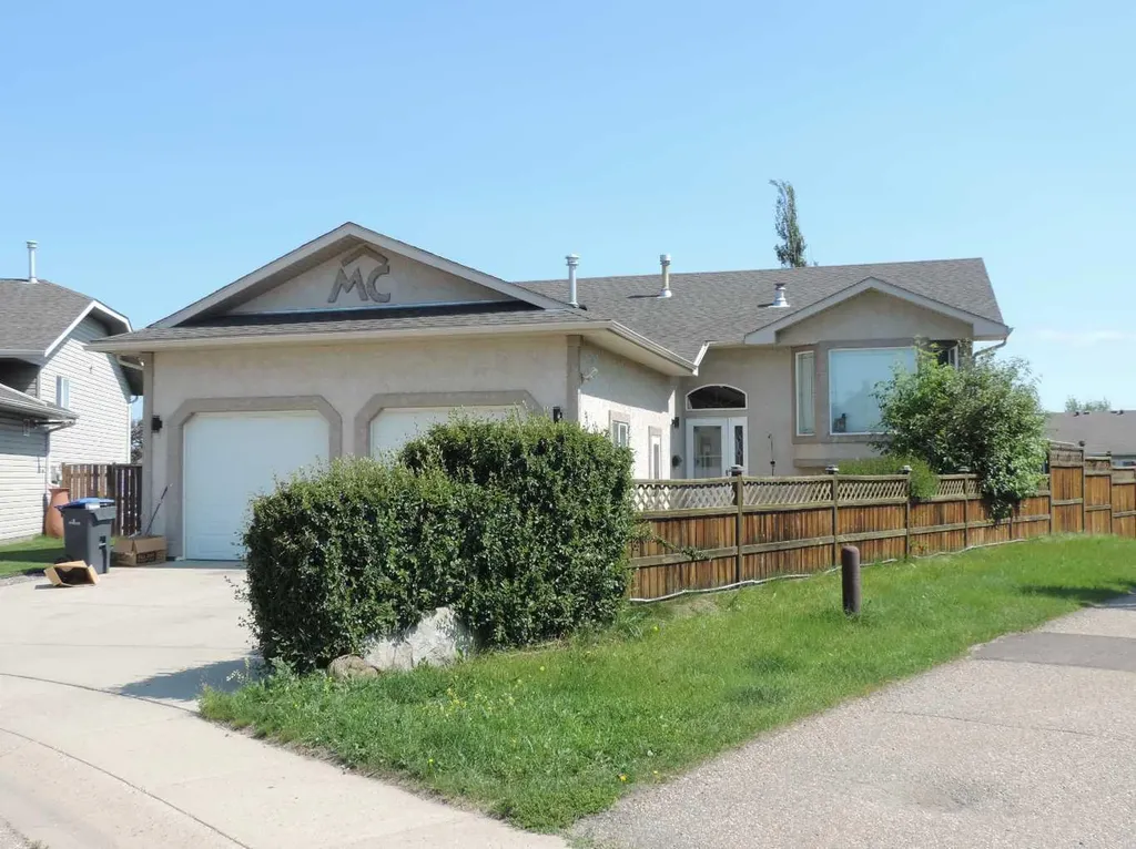 25 Fulmar Sylvan Lake AB T4S 2K7