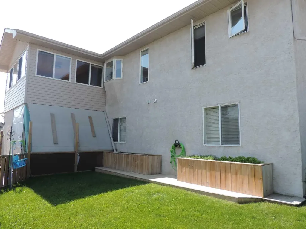 25 Fulmar Sylvan Lake AB T4S 2K7