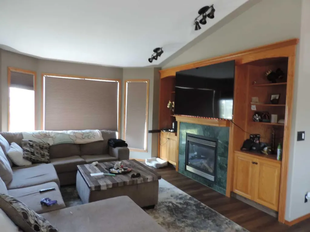 25 Fulmar Sylvan Lake AB T4S 2K7