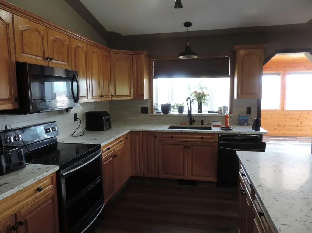 25 Fulmar Sylvan Lake AB T4S 2K7