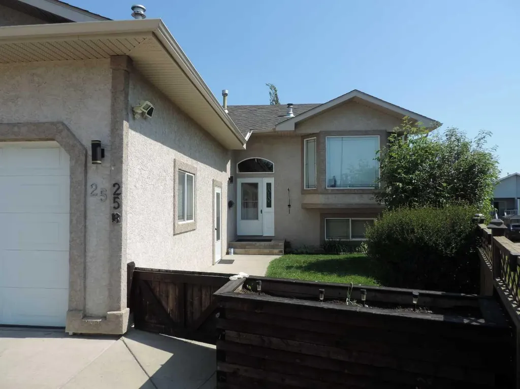 25 Fulmar Sylvan Lake AB T4S 2K7