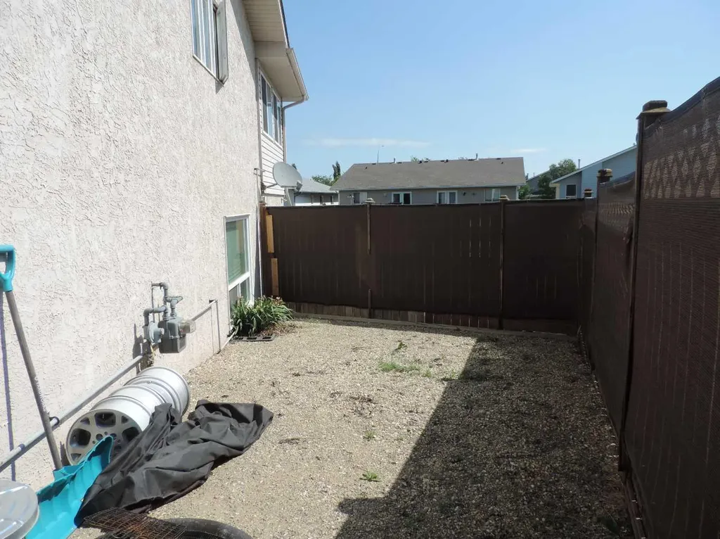 25 Fulmar Sylvan Lake AB T4S 2K7