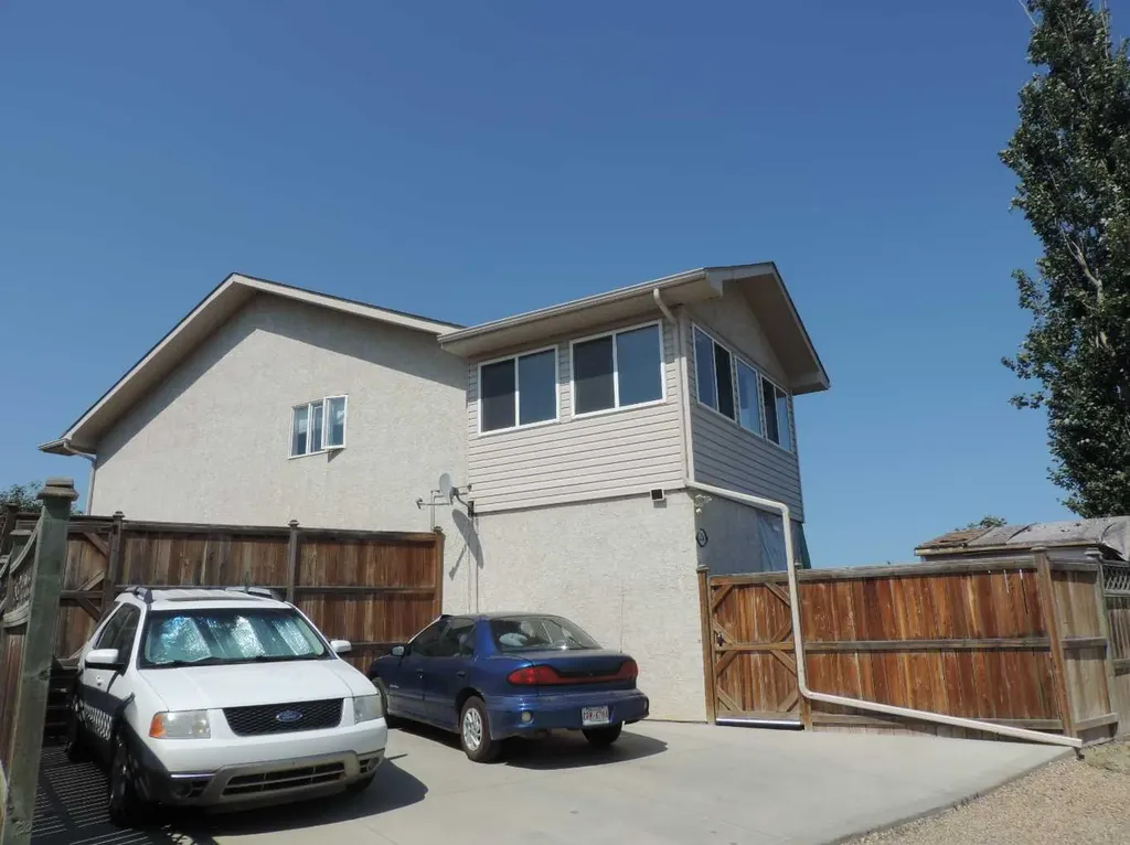 25 Fulmar Sylvan Lake AB T4S 2K7
