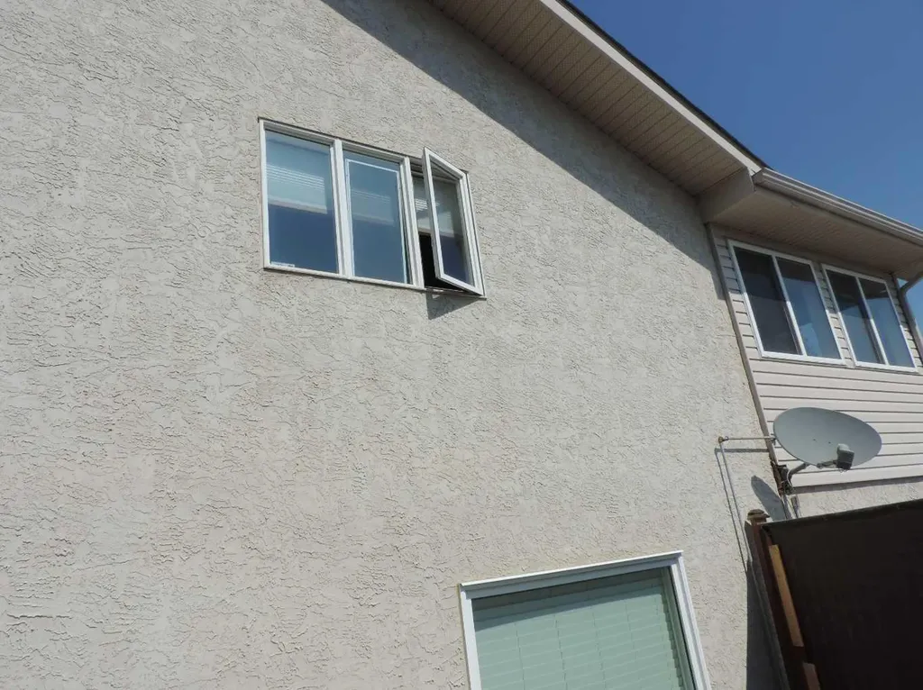 25 Fulmar Sylvan Lake AB T4S 2K7