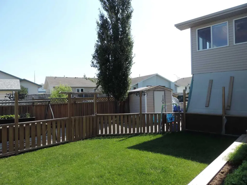 25 Fulmar Sylvan Lake AB T4S 2K7