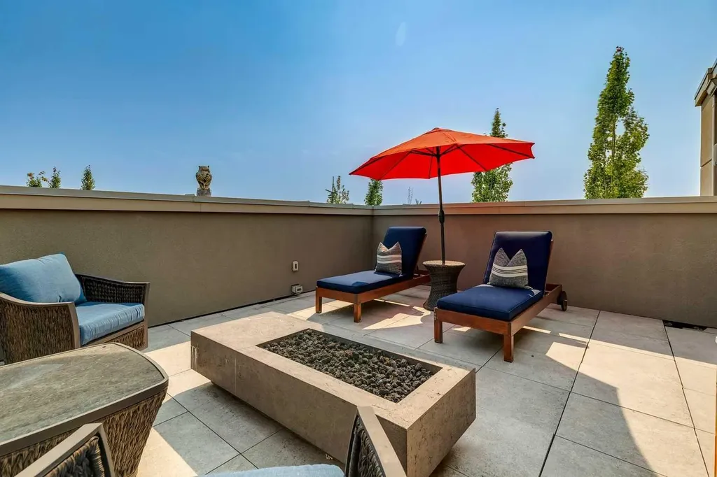 67 Aspen Ridge Square SW Calgary AB T3H 1T2