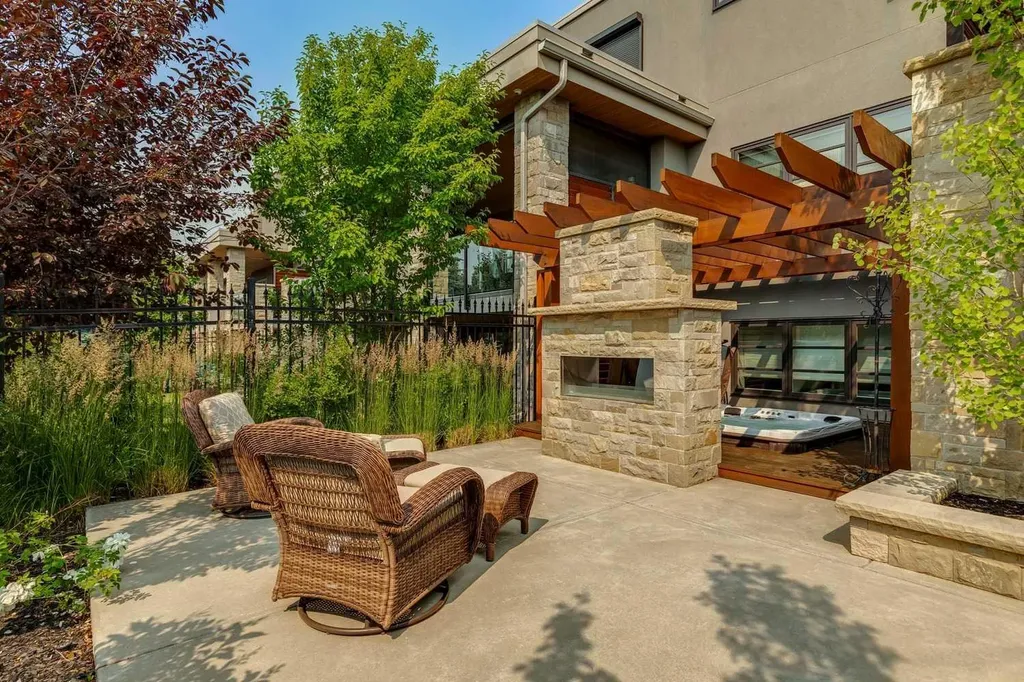 67 Aspen Ridge Square SW Calgary AB T3H 1T2