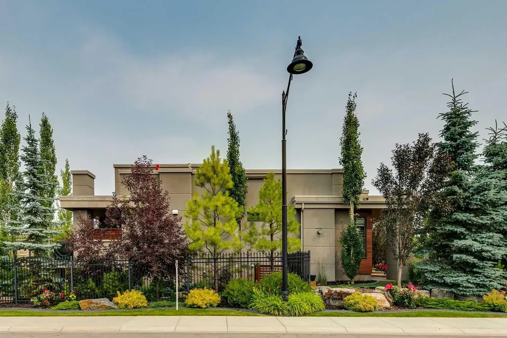 67 Aspen Ridge Square SW Calgary AB T3H 1T2