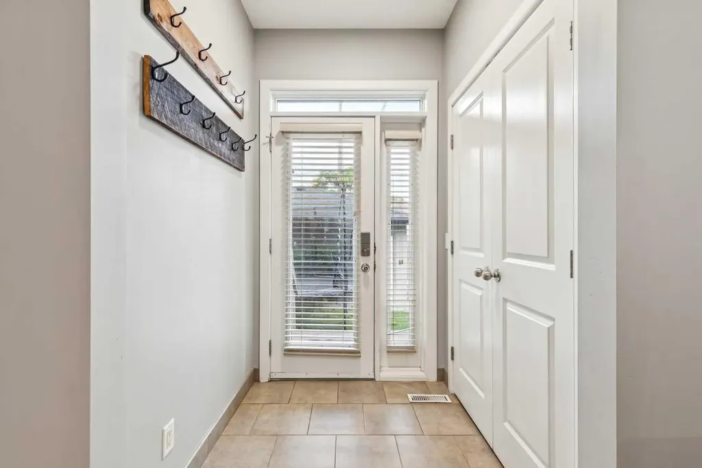 1046 Rundle Crescent NE Calgary AB T2E 5M2