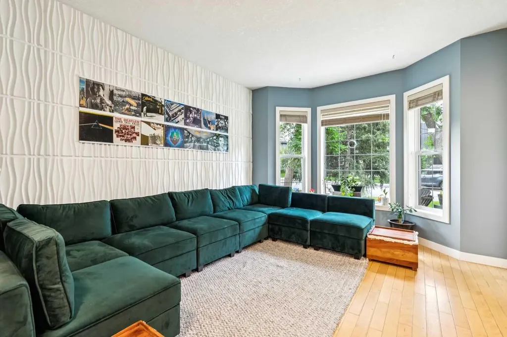 1046 Rundle Crescent NE Calgary AB T2E 5M2