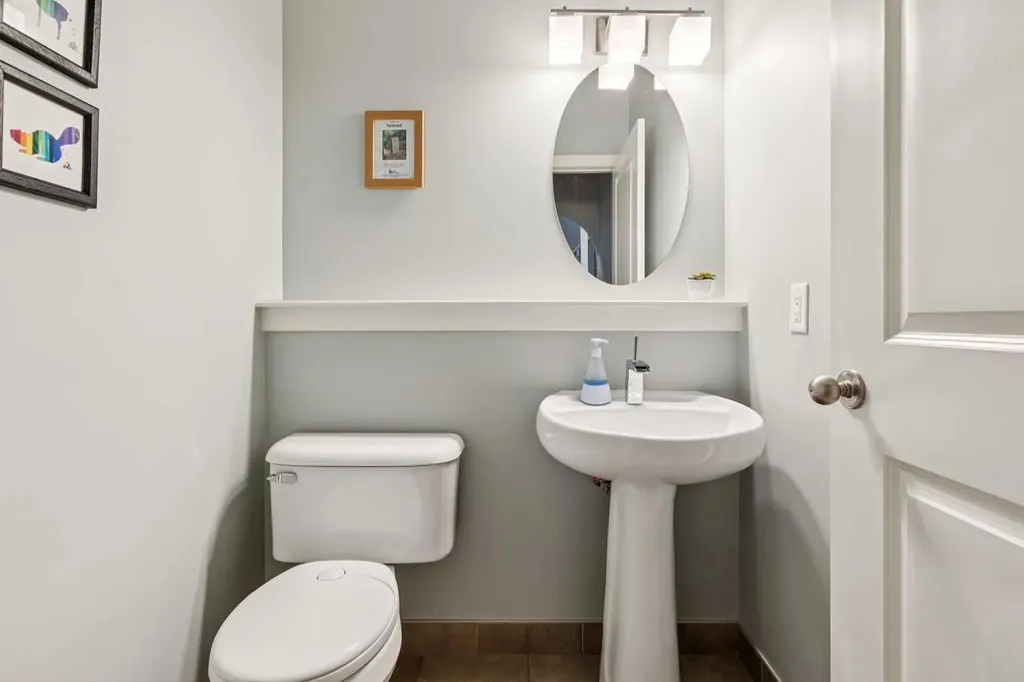 1046 Rundle Crescent NE Calgary AB T2E 5M2