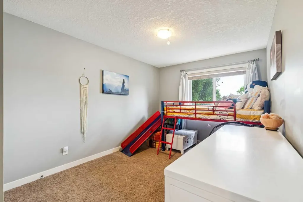 1046 Rundle Crescent NE Calgary AB T2E 5M2