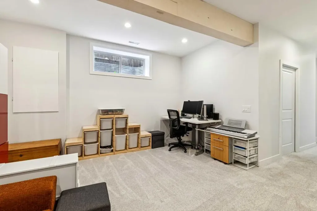 1046 Rundle Crescent NE Calgary AB T2E 5M2