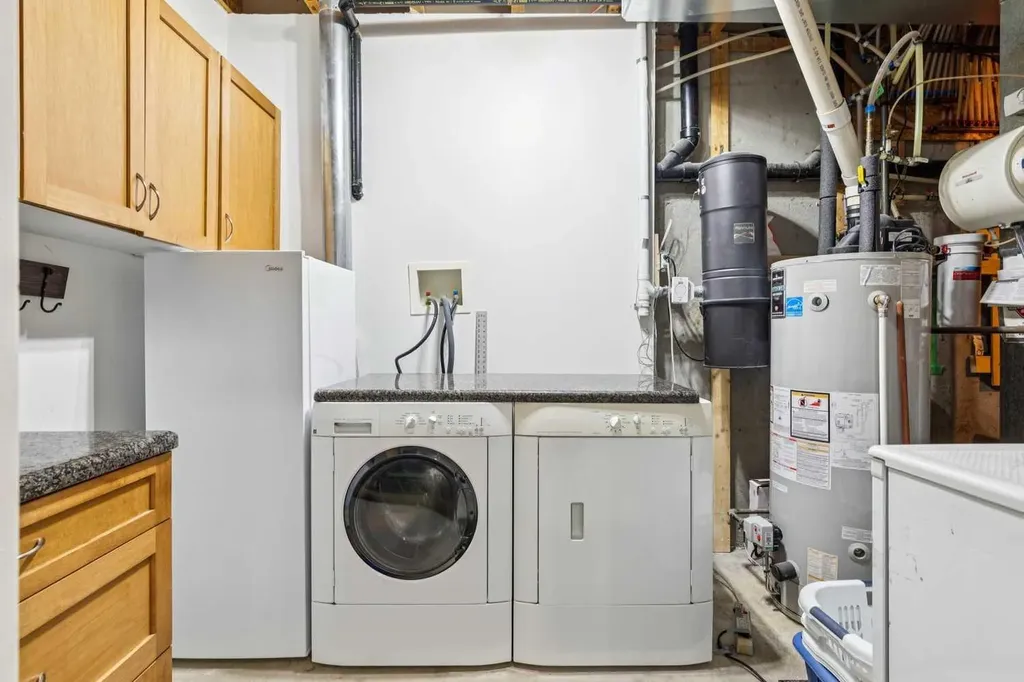 1046 Rundle Crescent NE Calgary AB T2E 5M2