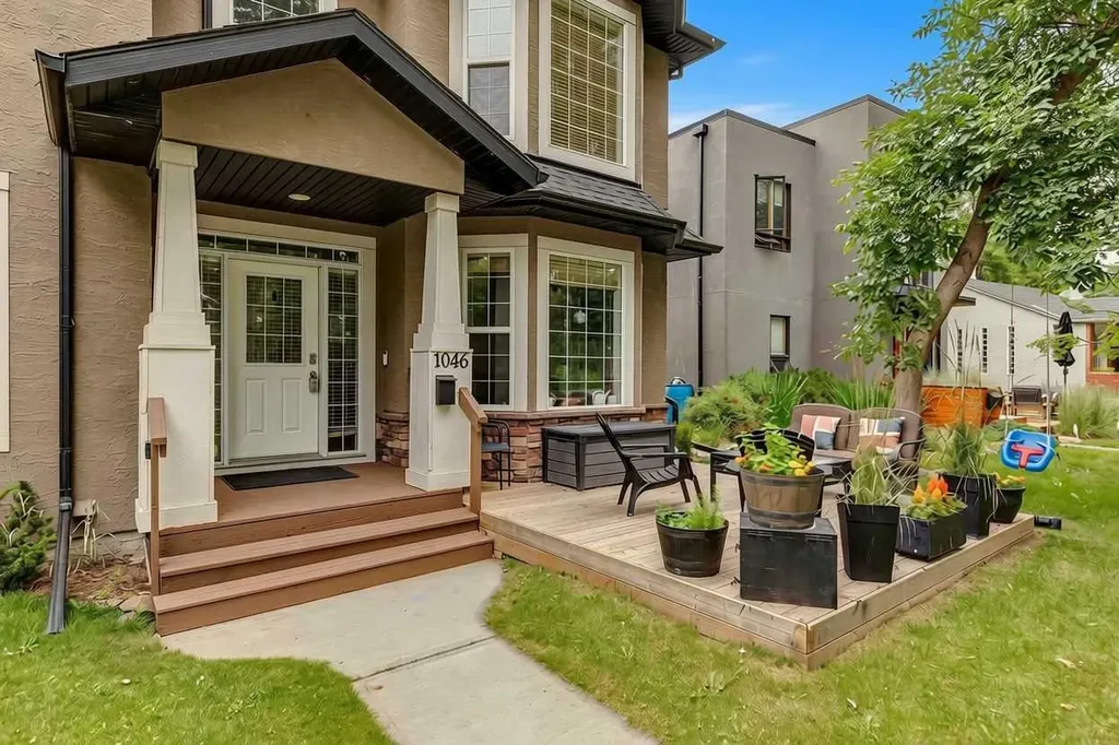 1046 Rundle Crescent NE Calgary AB T2E 5M2