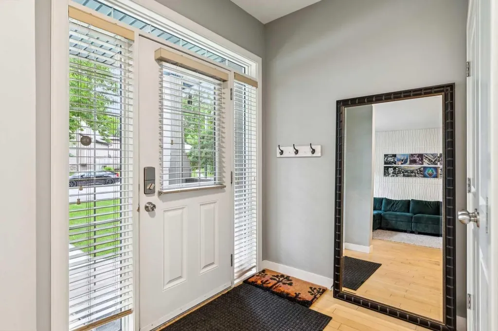 1046 Rundle Crescent NE Calgary AB T2E 5M2