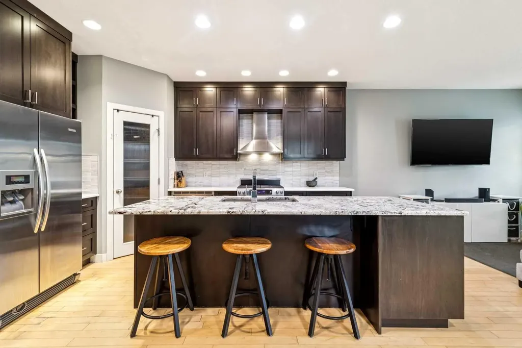1046 Rundle Crescent NE Calgary AB T2E 5M2