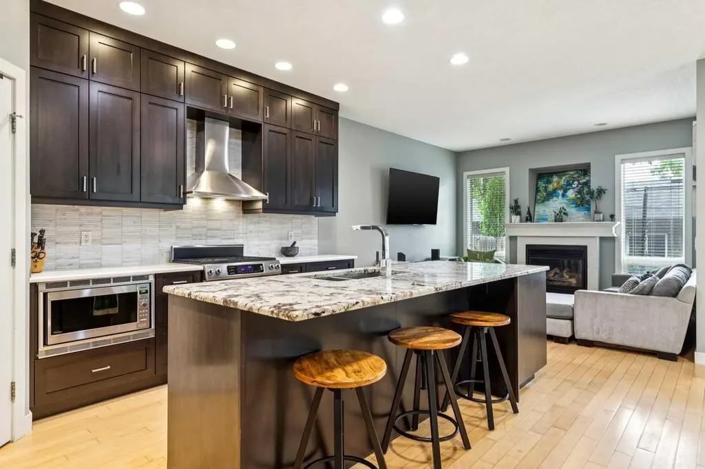 1046 Rundle Crescent NE Calgary AB T2E 5M2
