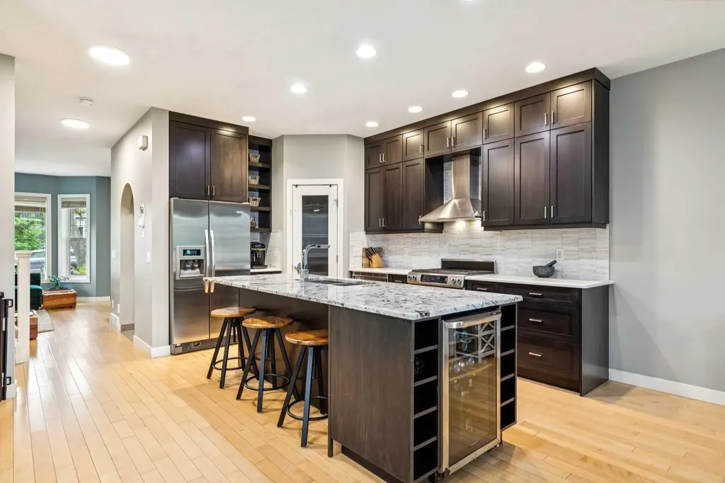 1046 Rundle Crescent NE Calgary AB T2E 5M2
