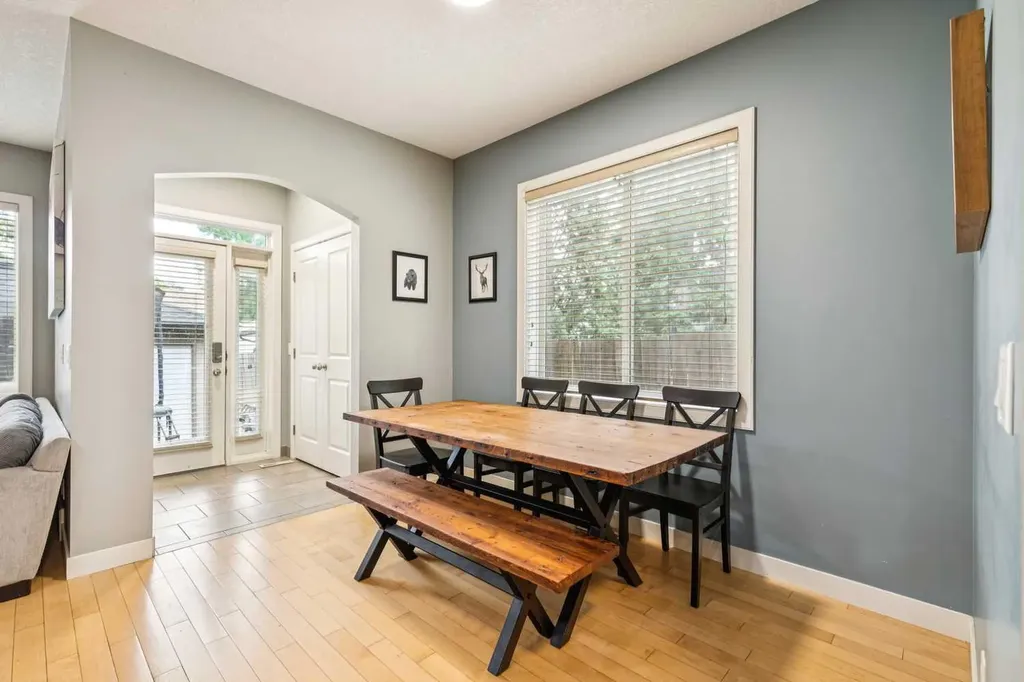 1046 Rundle Crescent NE Calgary AB T2E 5M2