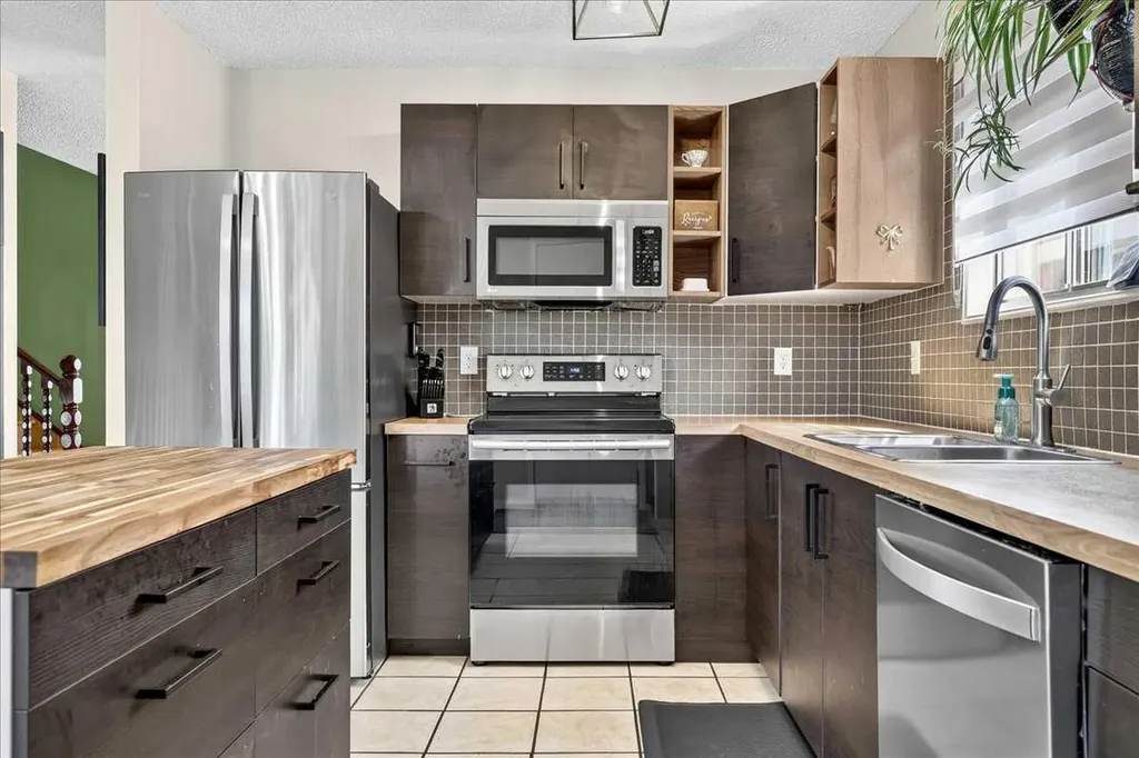 172 Whitehaven Road NE Calgary AB T1Y 6C7