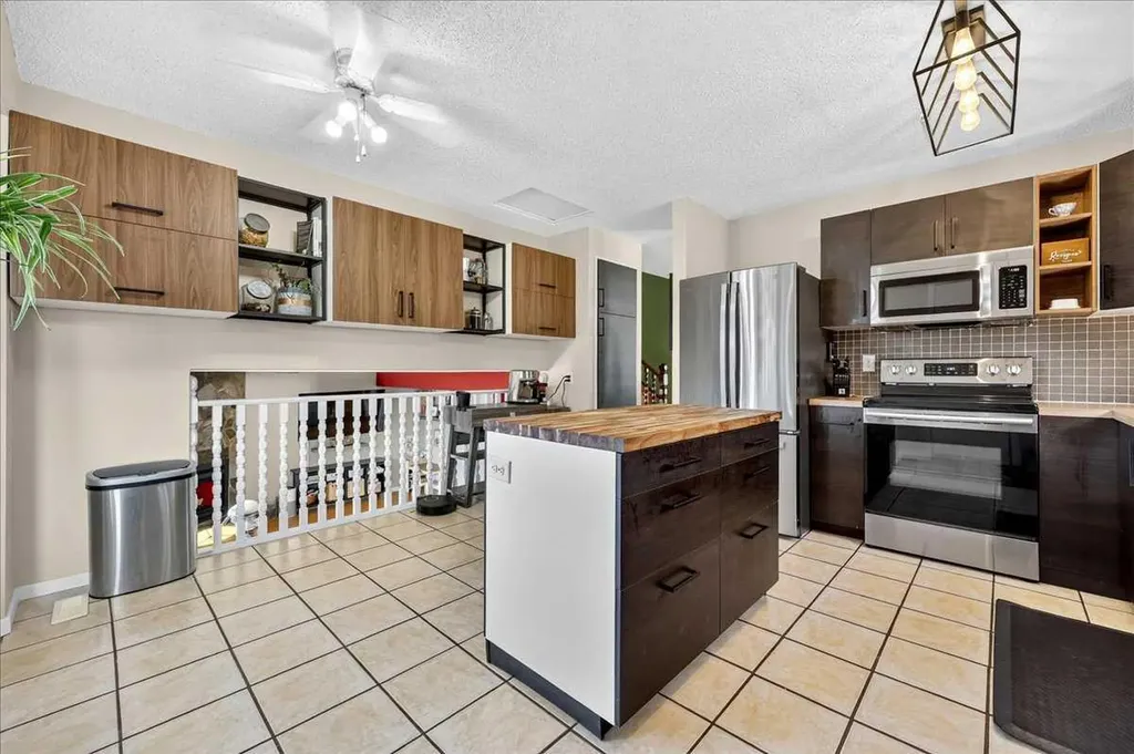 172 Whitehaven Road NE Calgary AB T1Y 6C7