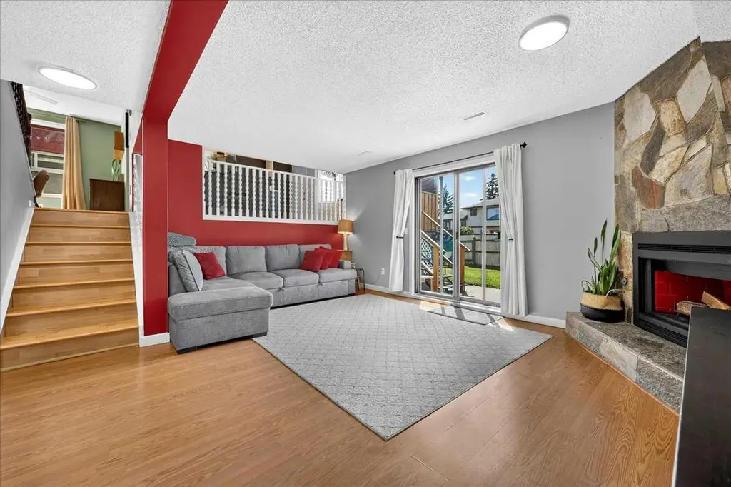 172 Whitehaven Road NE Calgary AB T1Y 6C7