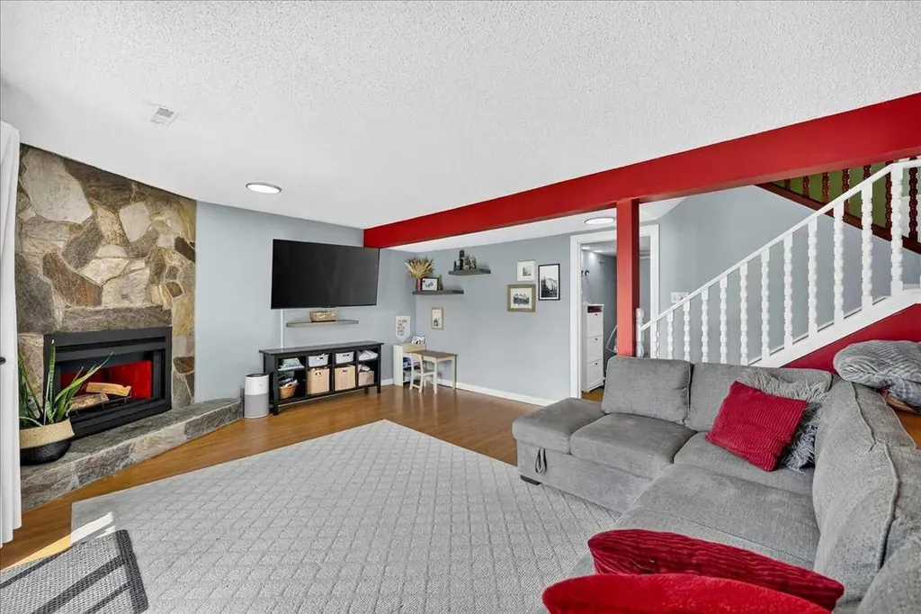 172 Whitehaven Road NE Calgary AB T1Y 6C7
