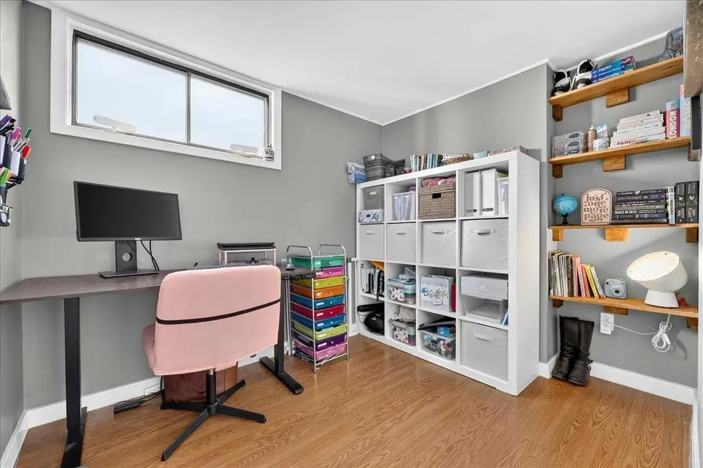 172 Whitehaven Road NE Calgary AB T1Y 6C7