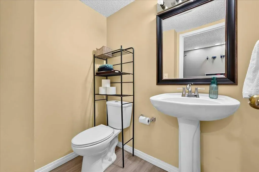 172 Whitehaven Road NE Calgary AB T1Y 6C7