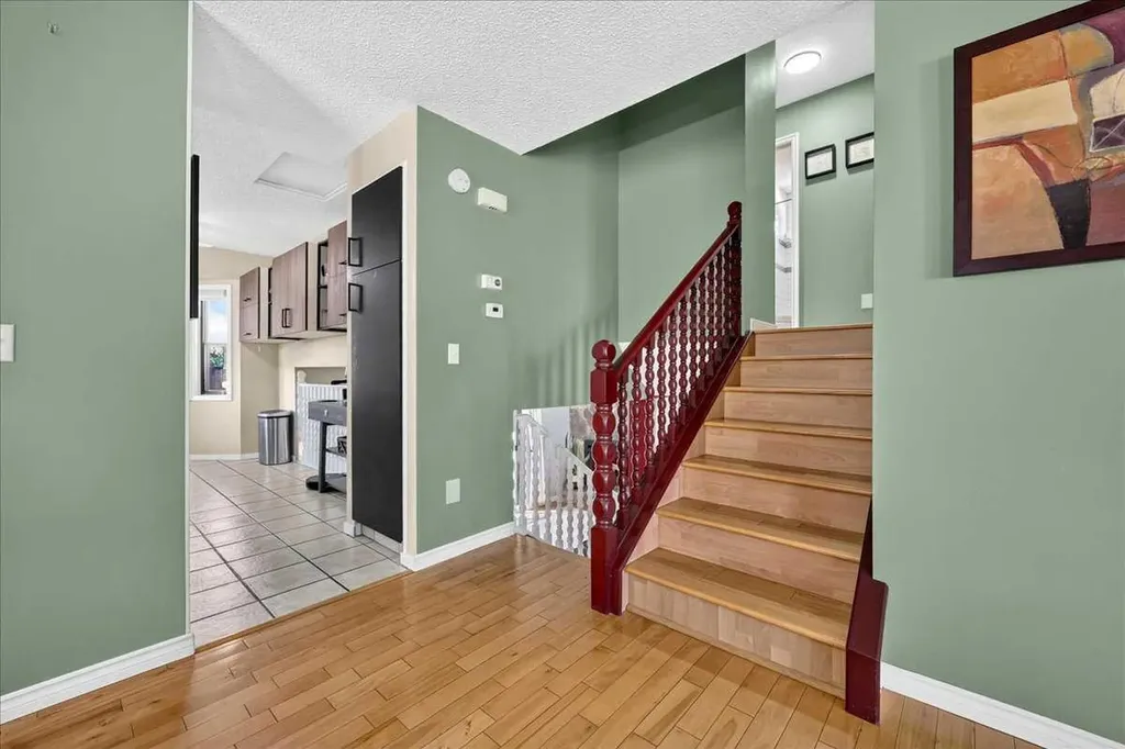 172 Whitehaven Road NE Calgary AB T1Y 6C7